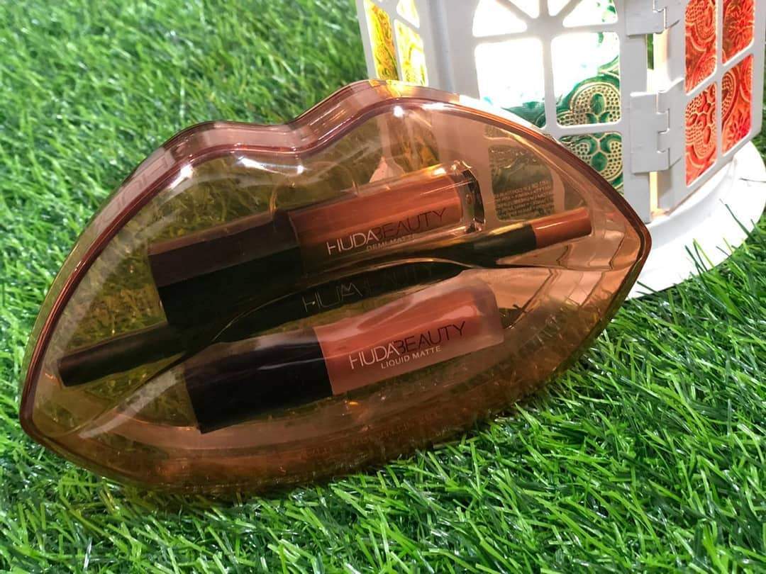 HUDABEAUTY PACK OF LIP TINTS THAT CONTAIN 2 GLOSS AND 1 LIP PENCIL