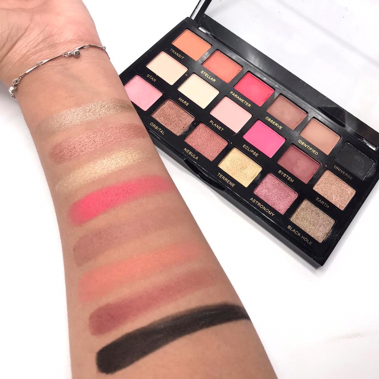 REVOLUTION HIGHLY PIGMENT EYE SHADOWS