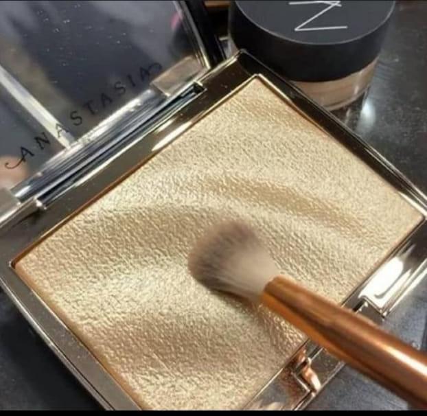 ANASTASIA HIGHLIGHTER